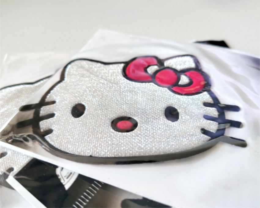 Grand écusson Hello Kitty argenté