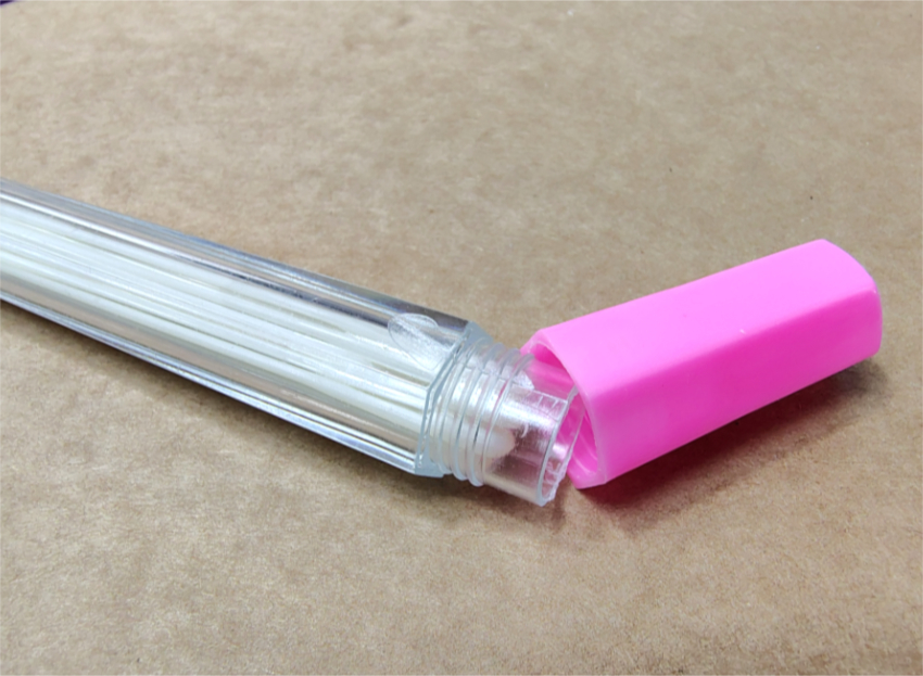 10 aiguilles plastique + étui