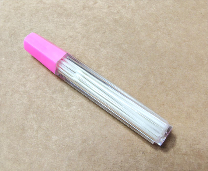 10 aiguilles plastique + étui