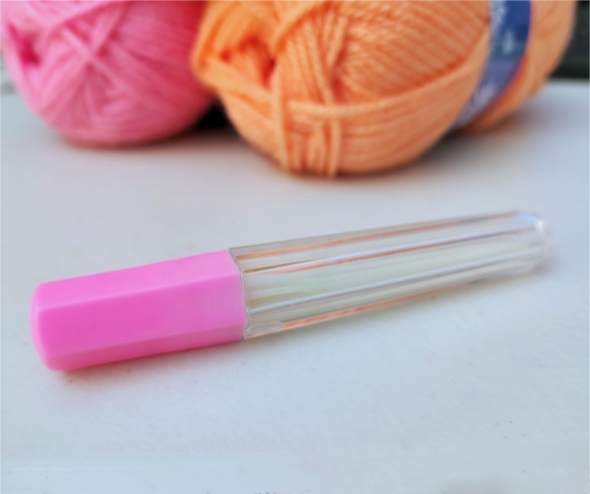 10 aiguilles plastique + étui