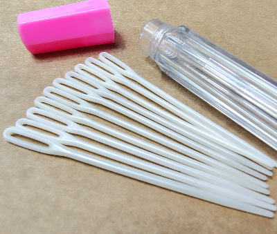 10 aiguilles plastique + étui