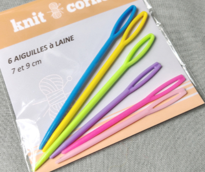 6 aiguilles à laine plastique 2 tailles