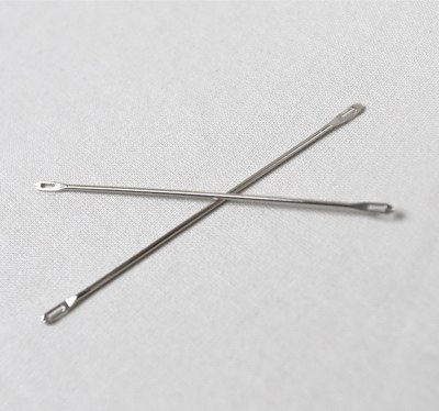 Aiguille double chas