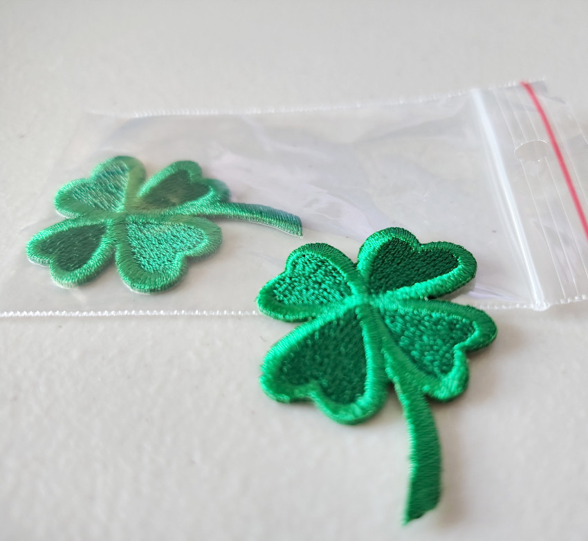 Écusson brodé thermocollant trèfle à 4 feuilles