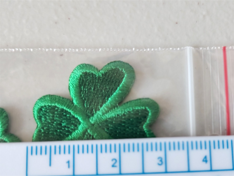 Écusson brodé thermocollant trèfle à 4 feuilles