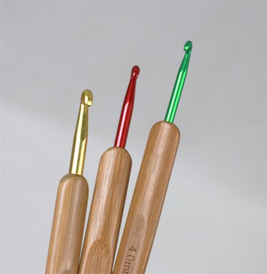 3 crochets bois et métal