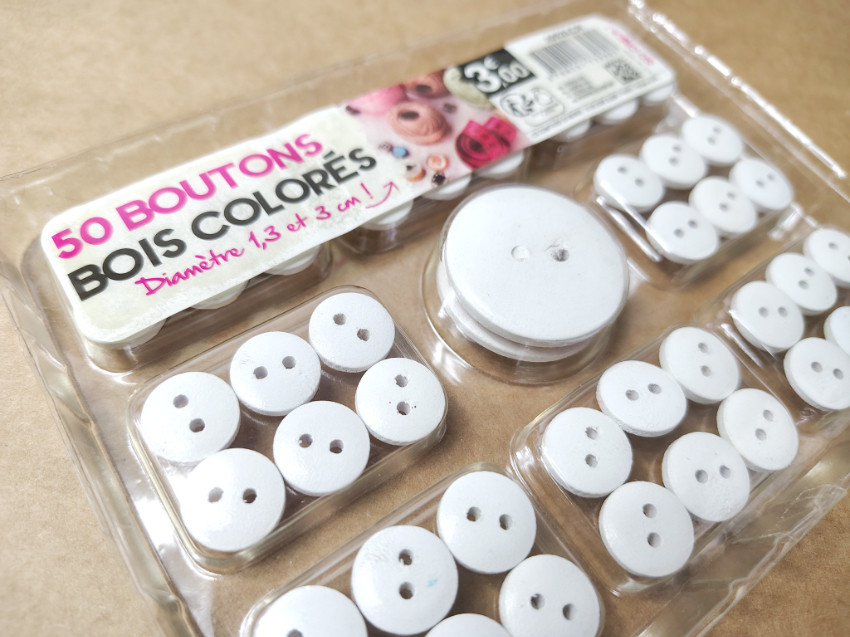 Une centaine de boutons fantaisie