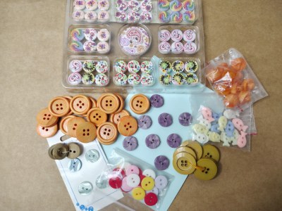 Une centaine de boutons fantaisie